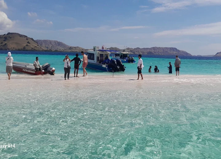 image-Paket Tour  4 Hari 3 Malam